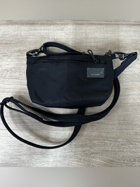 Pacsafe Citysafe CS25 Black Crossbody Travel Anti-Theft Purse Bag RFID SAFE